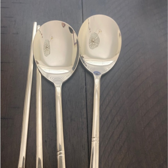 4 Pcs Asian Stainless 18-10 Embossed Chopsticks And Spoons set - Picture 7 of 12